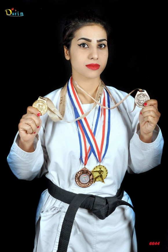 كچه‌ یاریزانانى كوردی هه‌ڵبژارده‌ى عێراق به‌ كۆمه‌لێك مه‌دالیا گه‌ڕانه‌وه‌